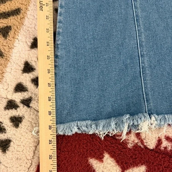 KanCan Maurices Womens Light Wash Raw Hem Front Seam Flare Jeans Size 31 - Picture 7 of 8